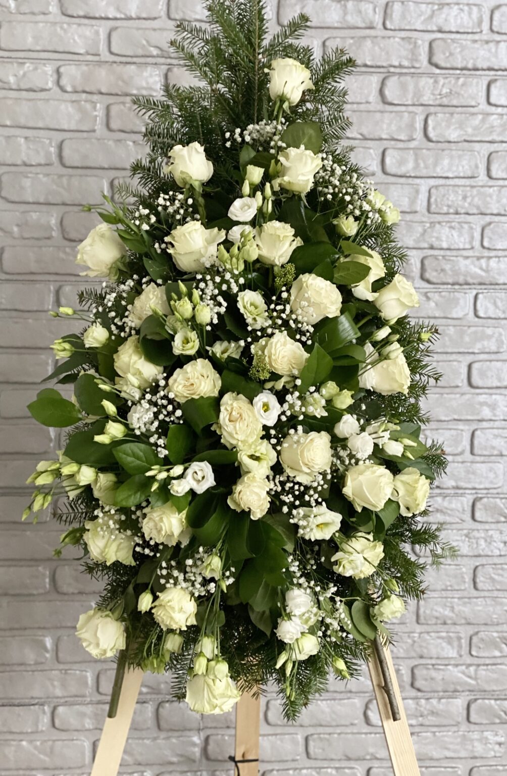 Coroana funerara cu trandafiri  C32