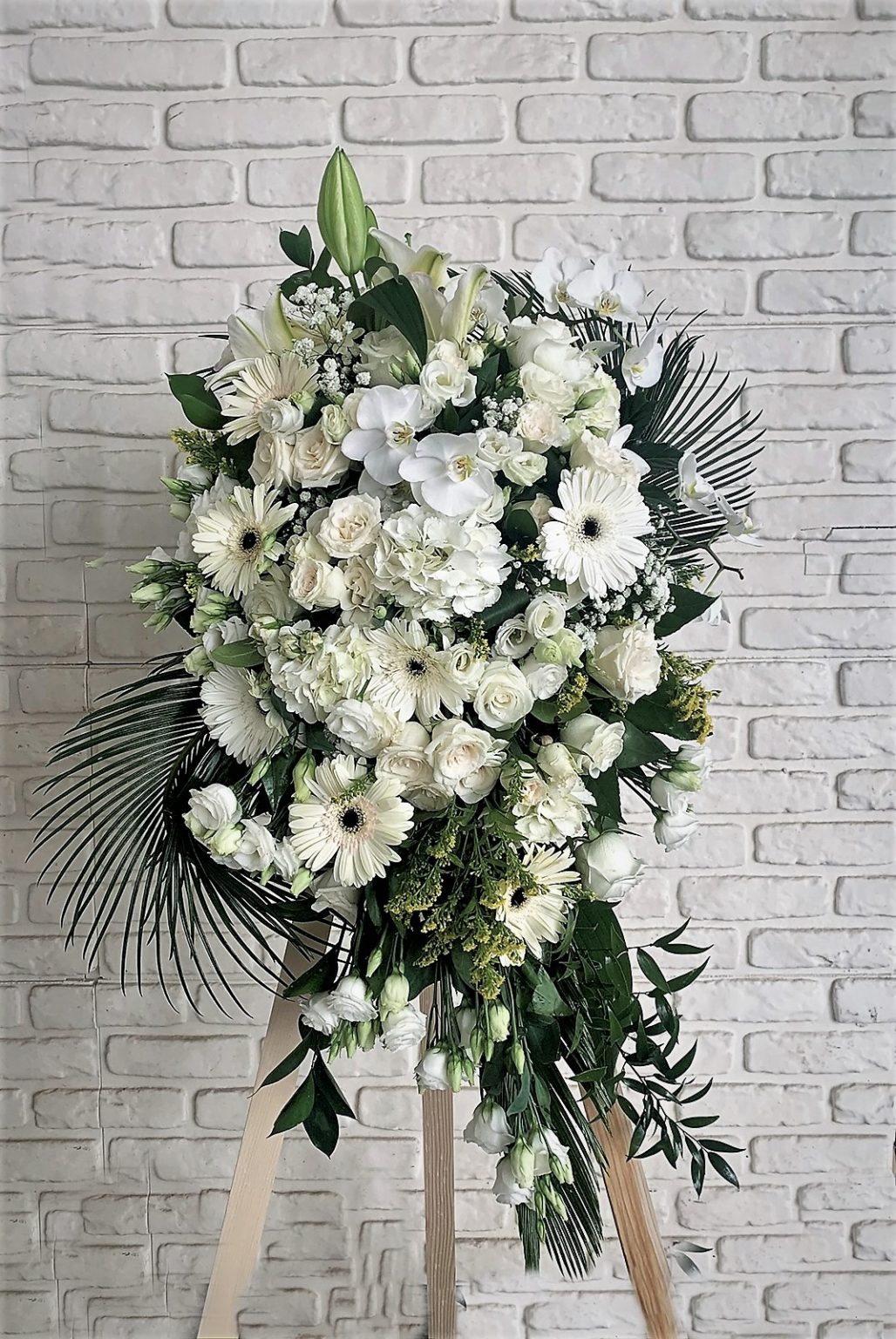Aranjament funerar cu flori albe AF145