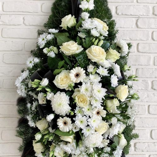 Coroana funerara cu flori albe C101
