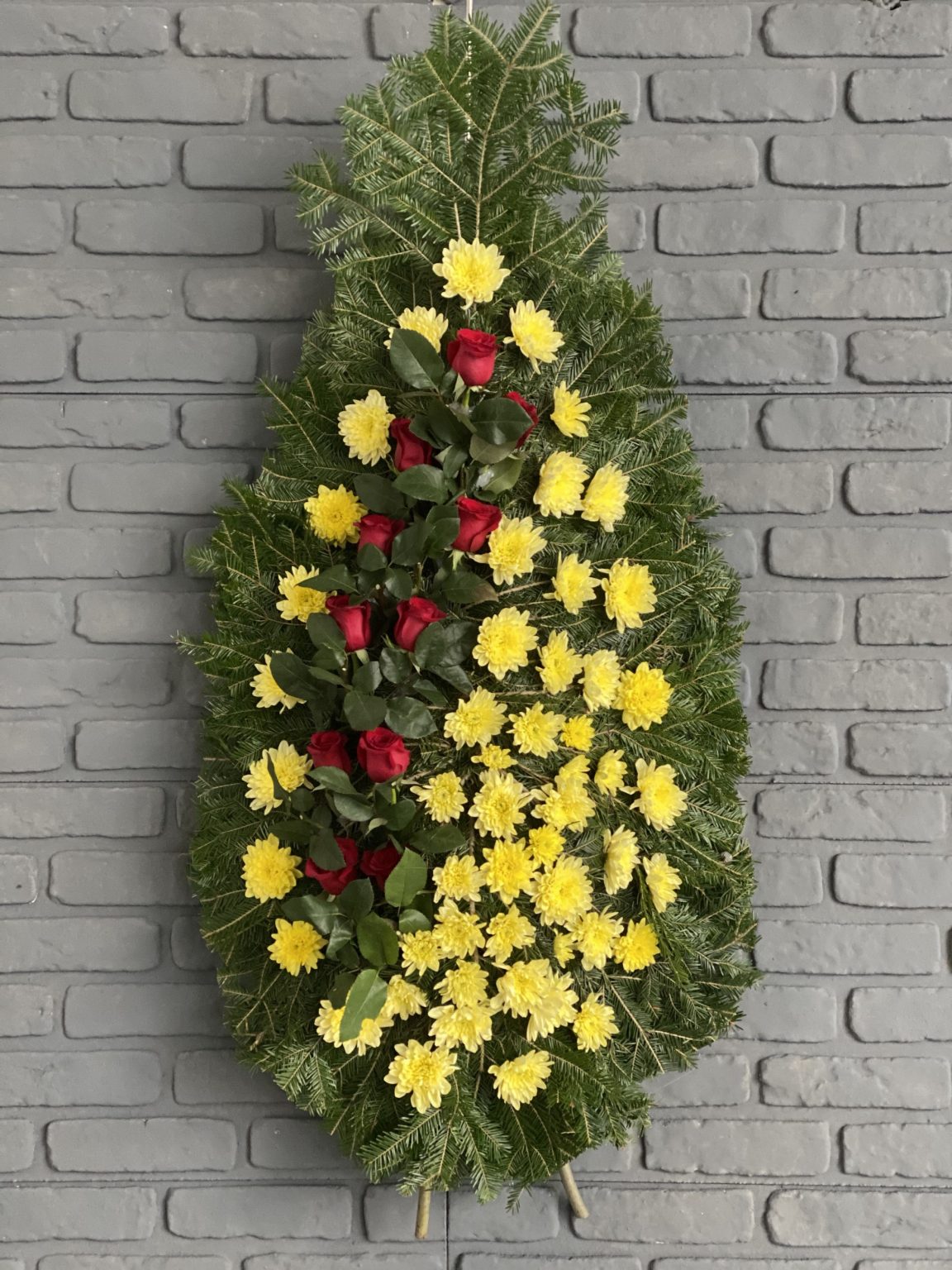 Coroana cu trandafiri si crizanteme C188 — imaginea 2