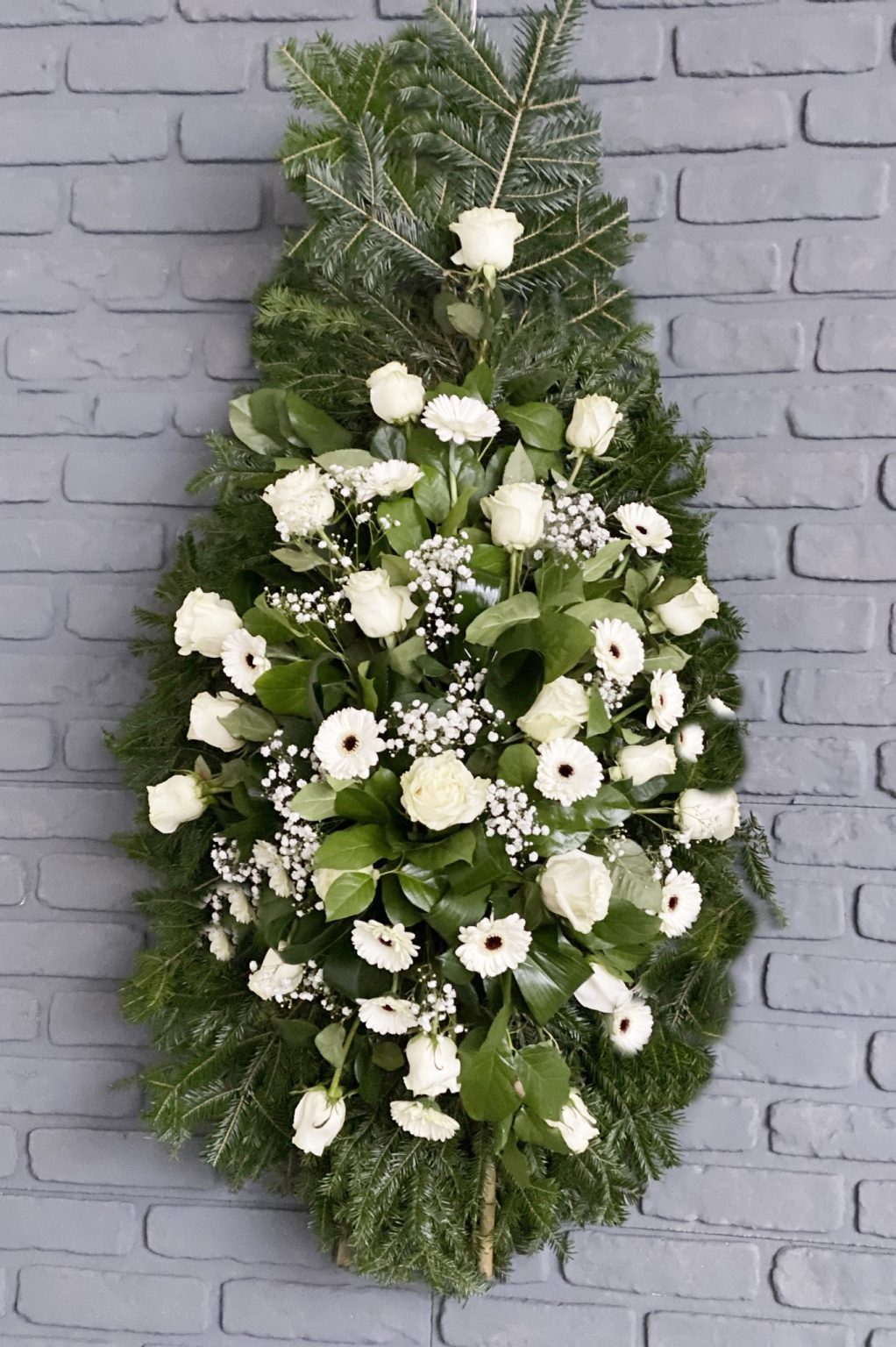 Coroana funerara cu trandafiri si gerbera