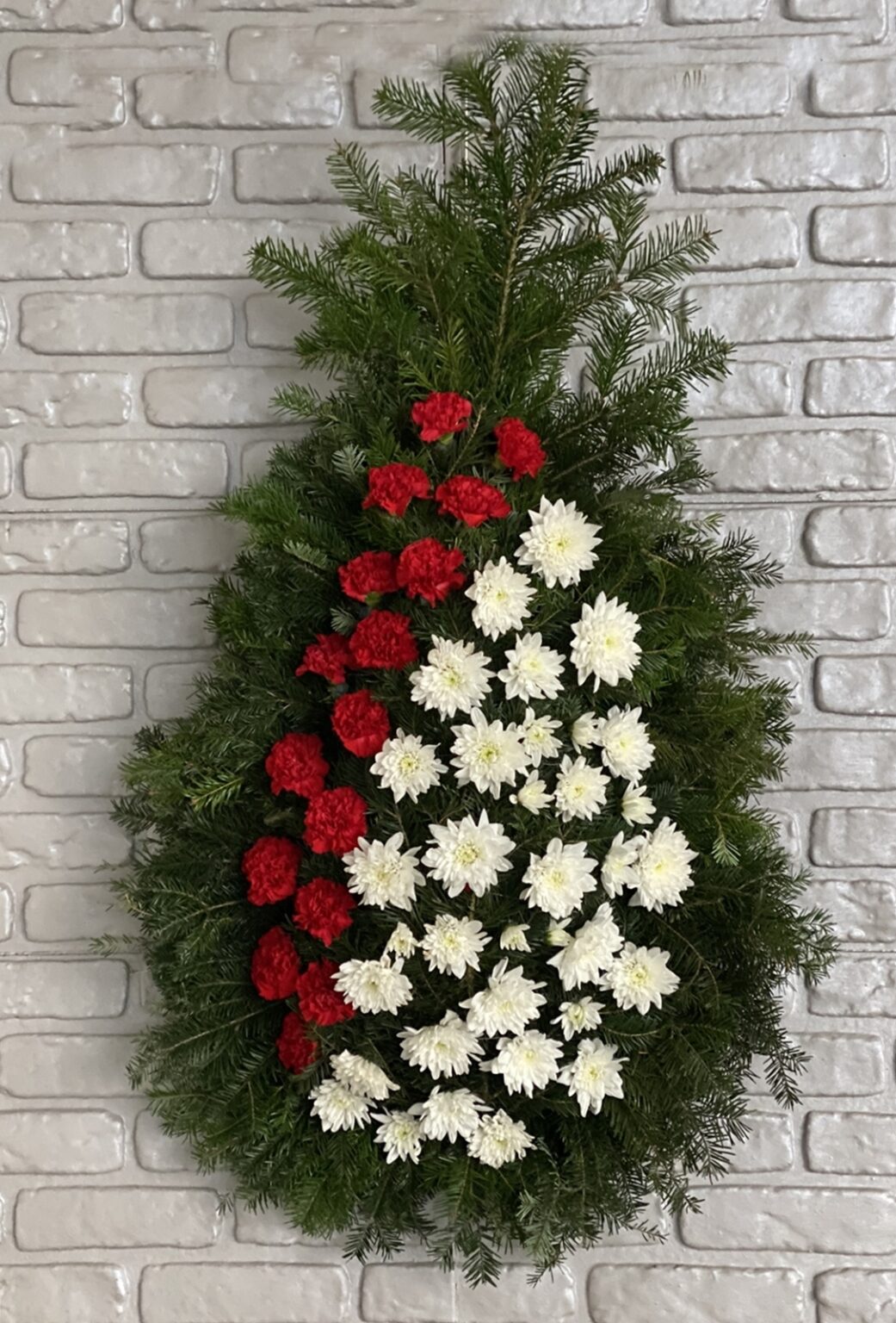 Coroana funerara cu crizanteme si garoafe