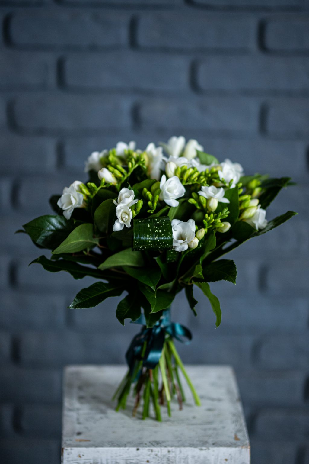 Buchet 25 frezii albe