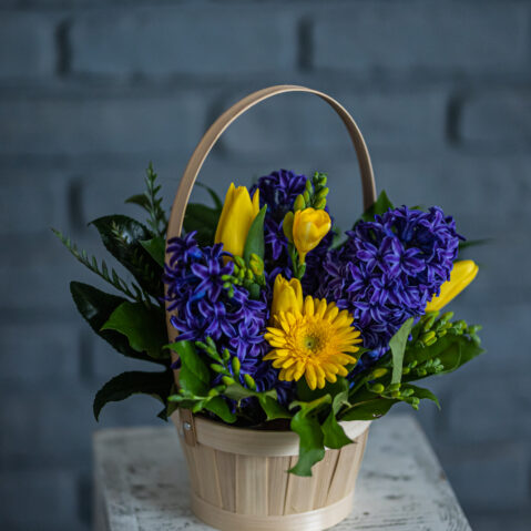 Coșuleț cu zambile