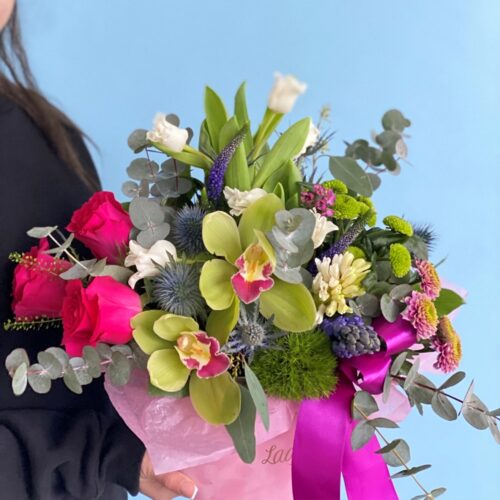 Aranjament floral in nuante de roz