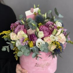Cutie cu flori Pentru cea mai draga
