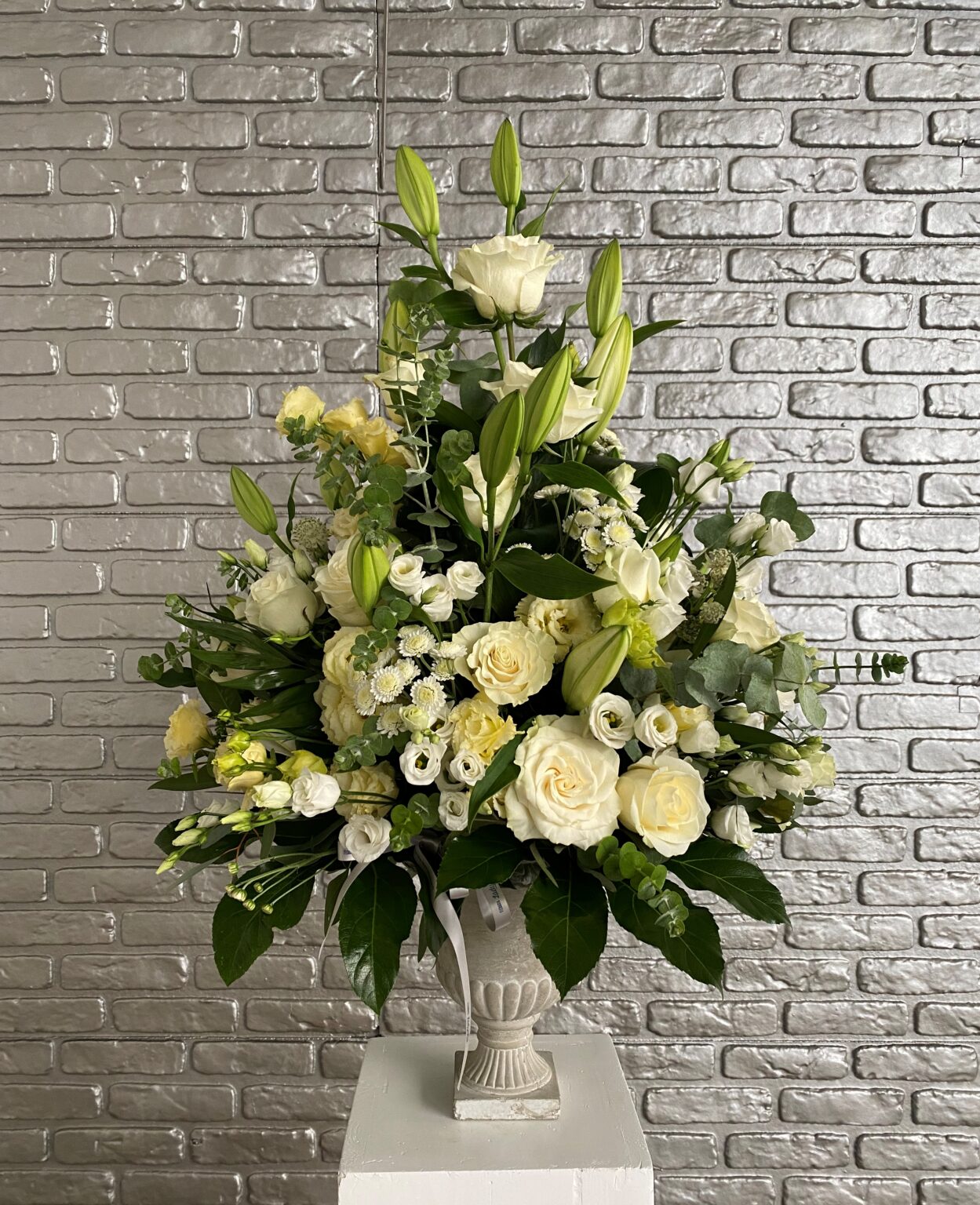 Aranjament funerar cu Flori Albe — imaginea 2
