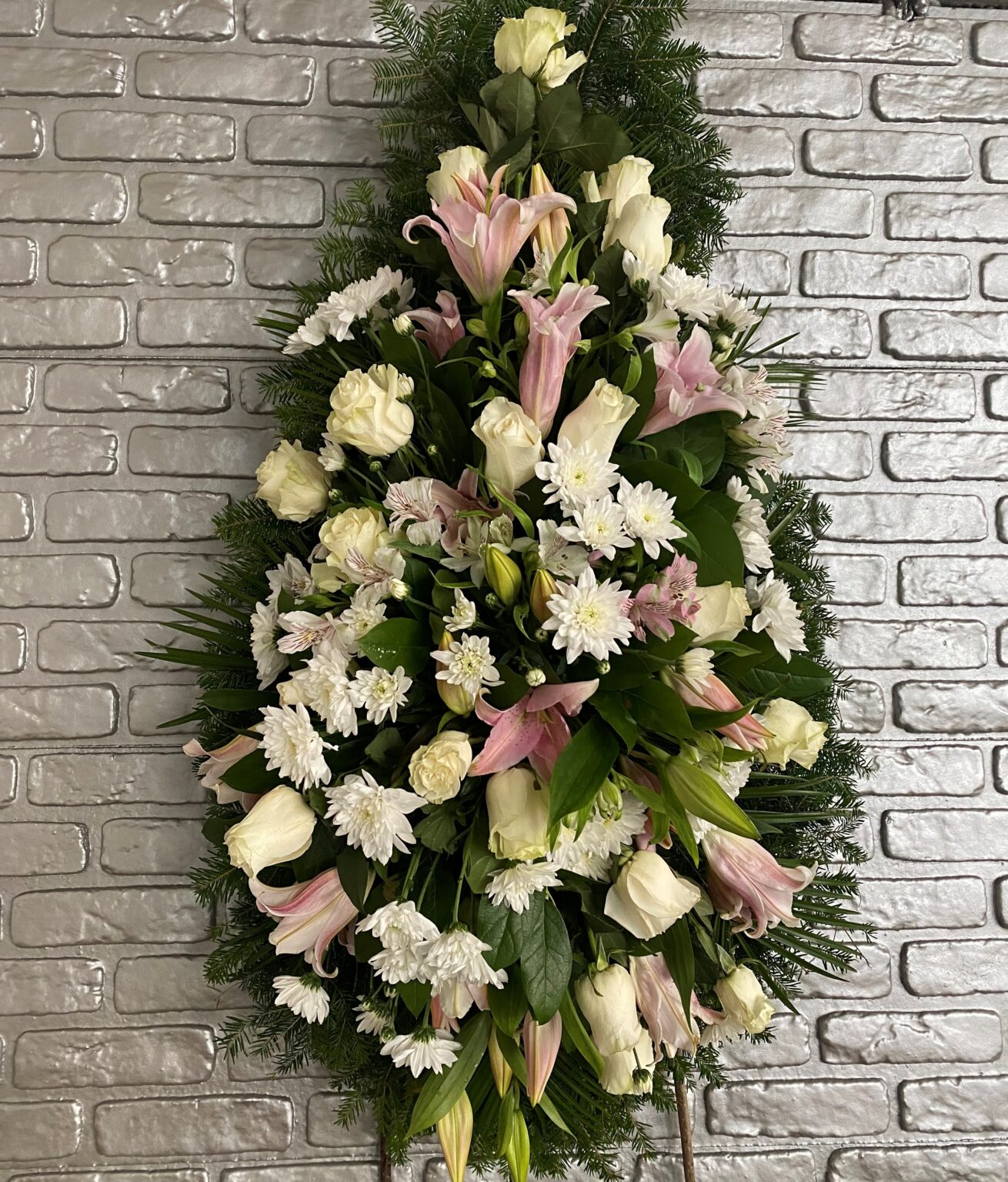 Coroana Funerara cu Crini si Trandafiri — imaginea 2