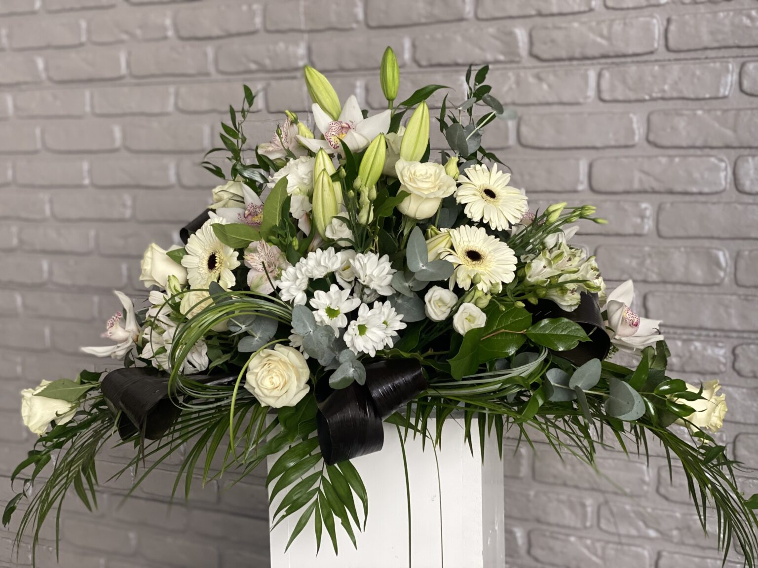 Aranjament Funerar Flori Albe