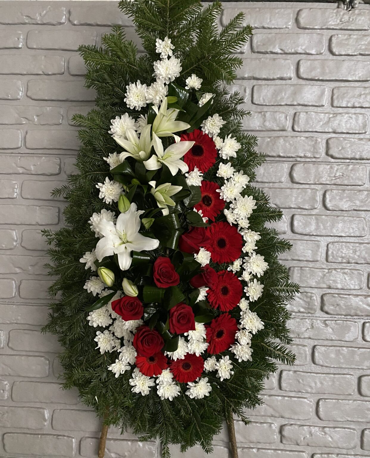 Coroana Funerara cu Flori Albe si Rosii