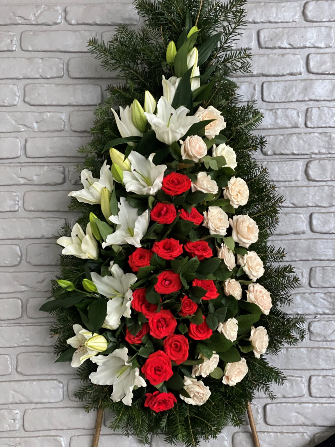 Coroana Funerara cu Crini si Trandafiri