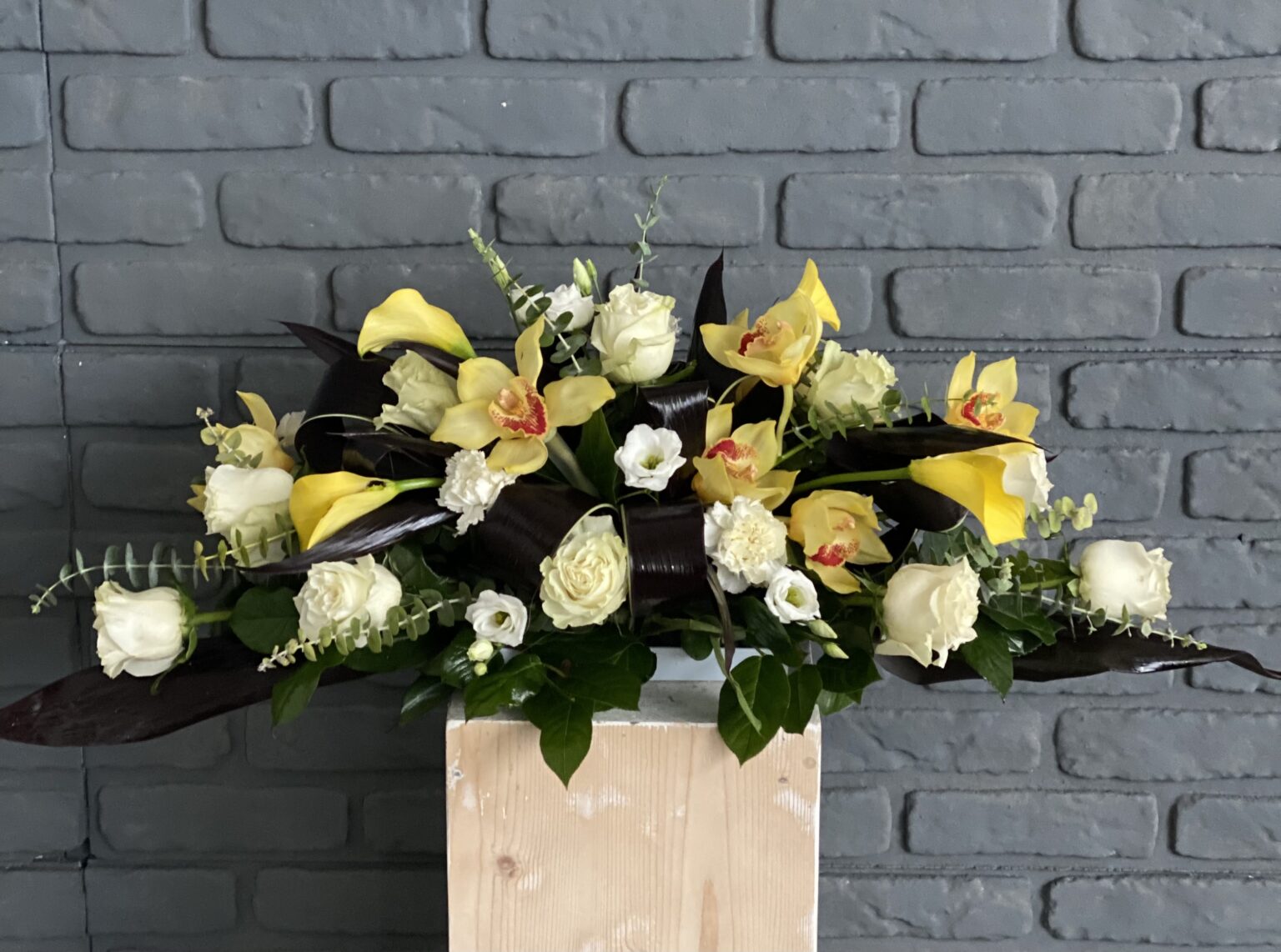 Aranjament Funerar cu Orhidee
