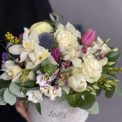 Cutie Cu Flori Delicate