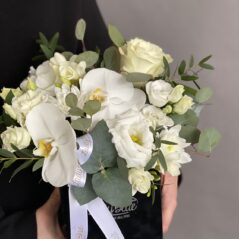 Flori albe in cutie