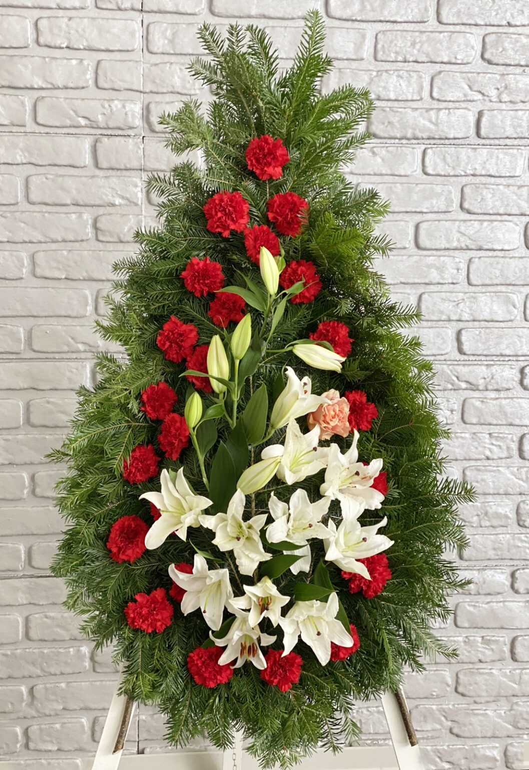 Coroana funerara cu crini si garoafe