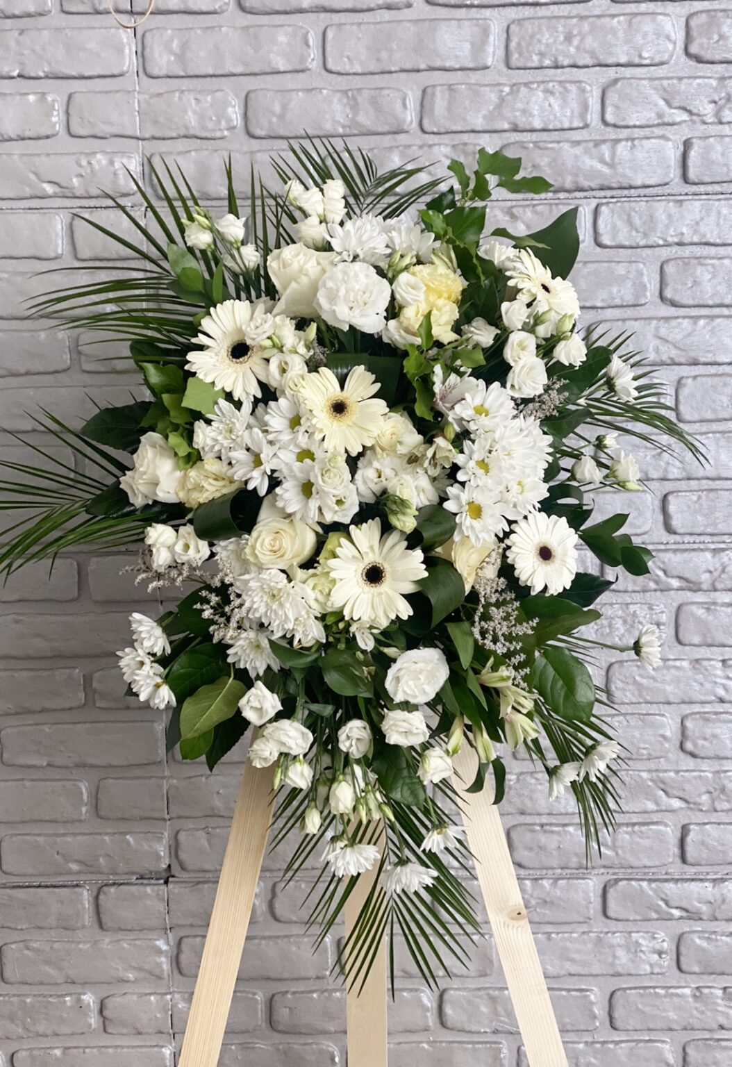 Aranjament funerar cu suport