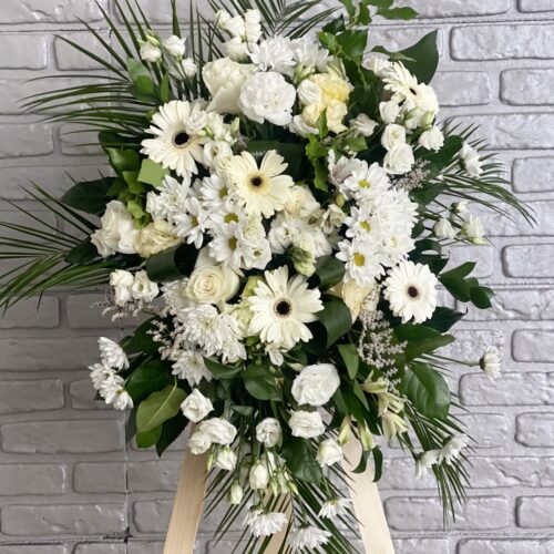 Aranjament funerar cu suport