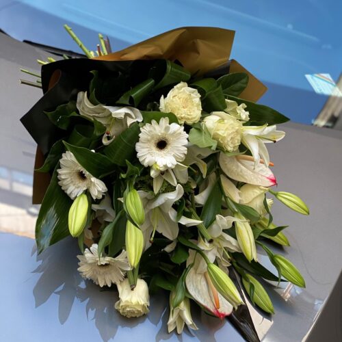 Buchet funerar cu crini