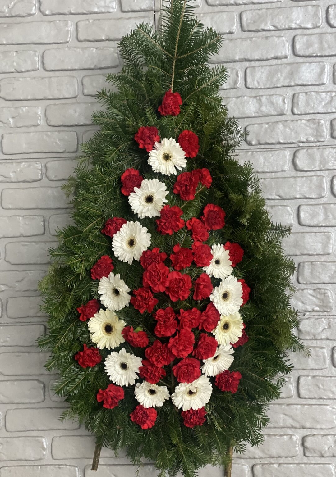 Coroana funerara cu garoafe si gerbera