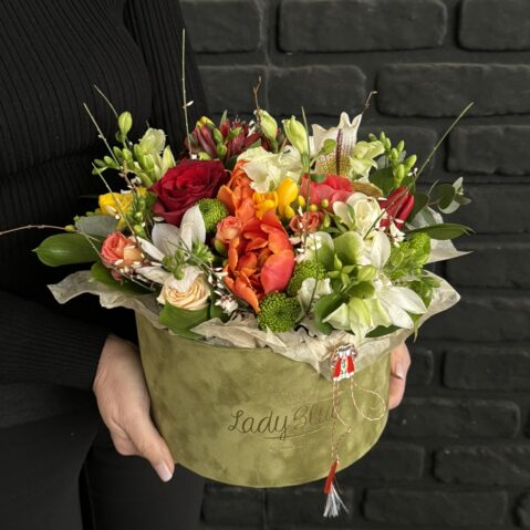 Flori colorate in cutie catifea