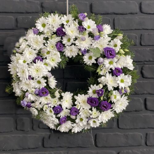 Coronita funerara cu crizanteme si eustoma