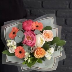 Buchet cu Bujori, Trandafiri, Gerbere si Eustoma
