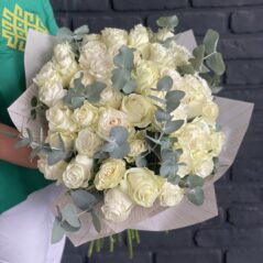 Buchet cu 51 trandafiri