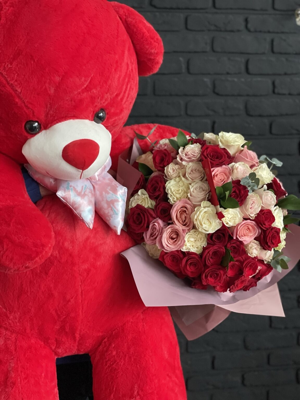 Surpriza cu buchet trandafiri