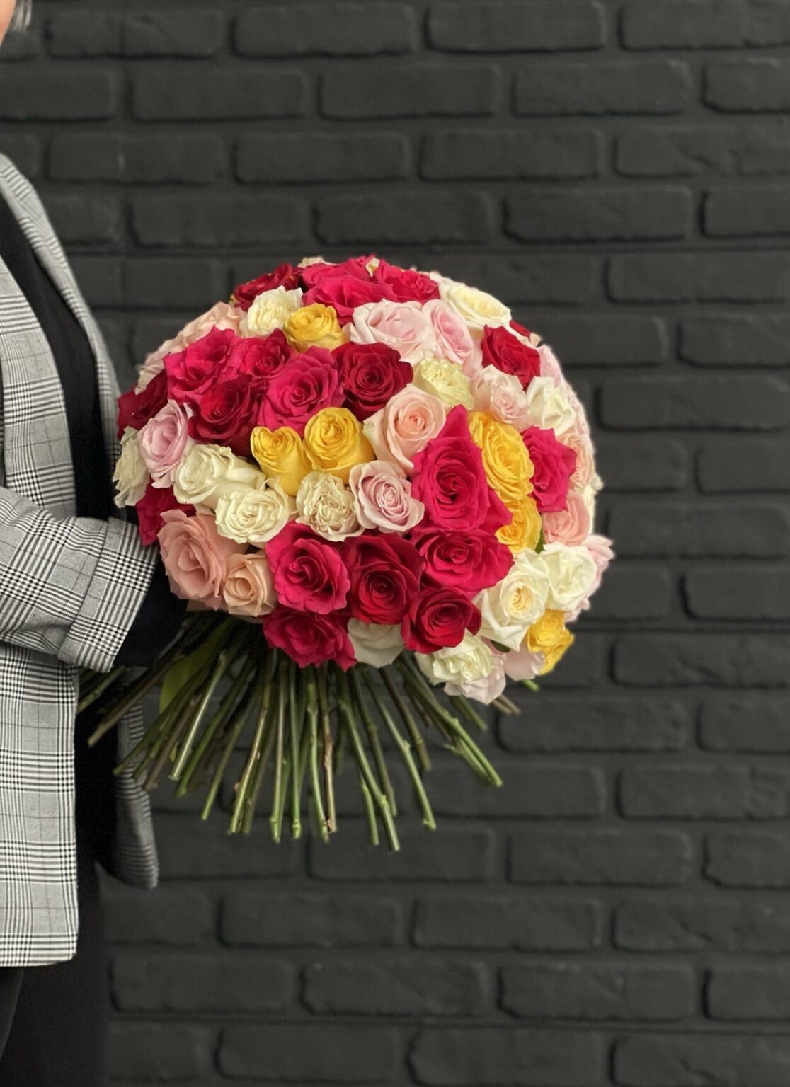 Buchet 101 trandafiri multicolori