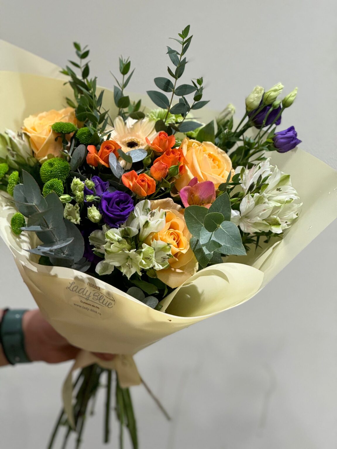 Buchet Veselie cu Trandafiri si Flori Asortate — imaginea 2