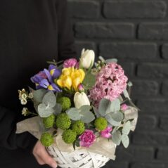 Flori multicolore in cos