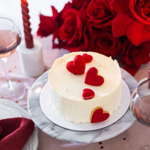 Tort Kinder cu Decor Inimioare