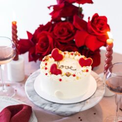 Tort Kinder Decorat cu Dragoste