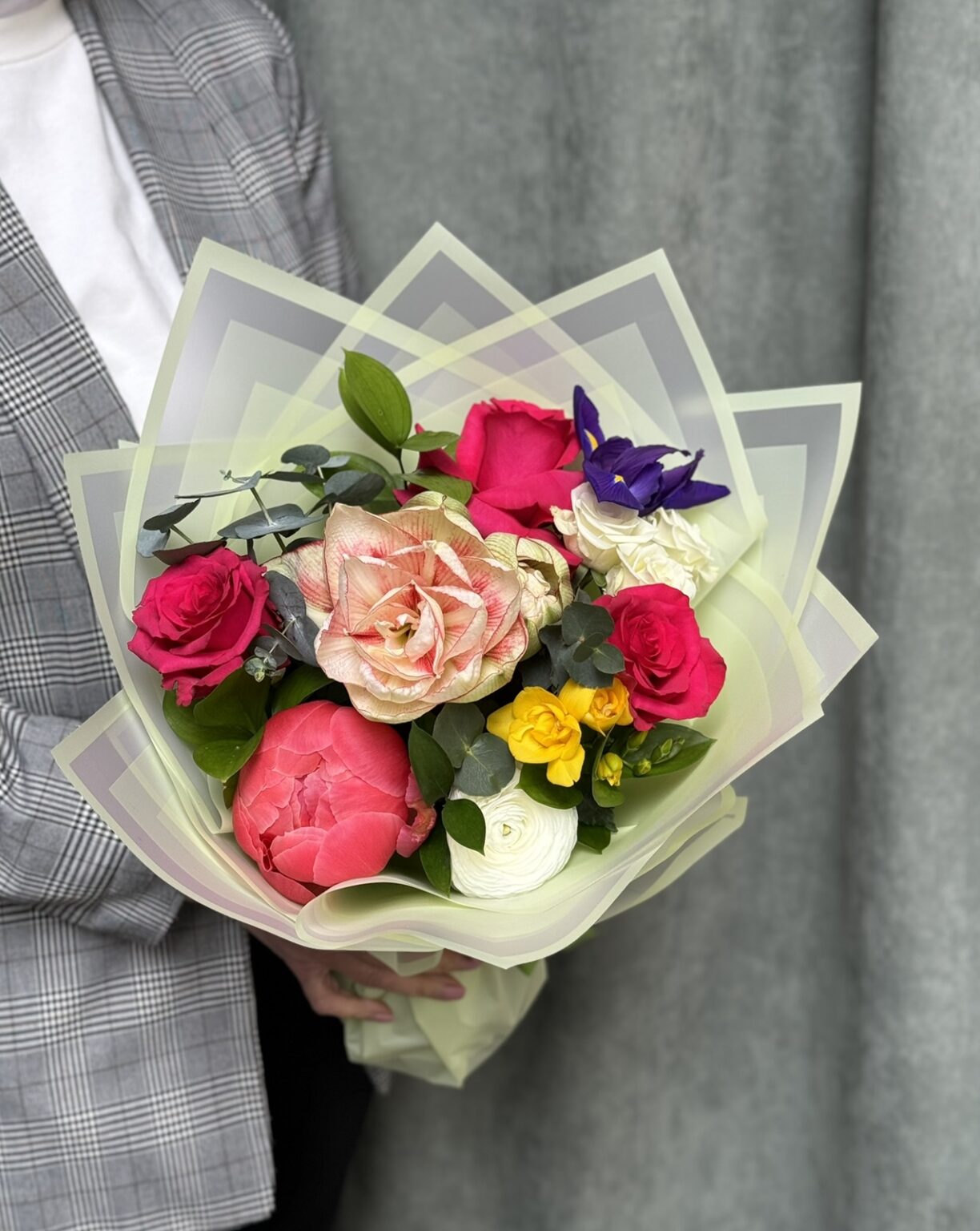 Buchet cu mix de flori — imaginea 3
