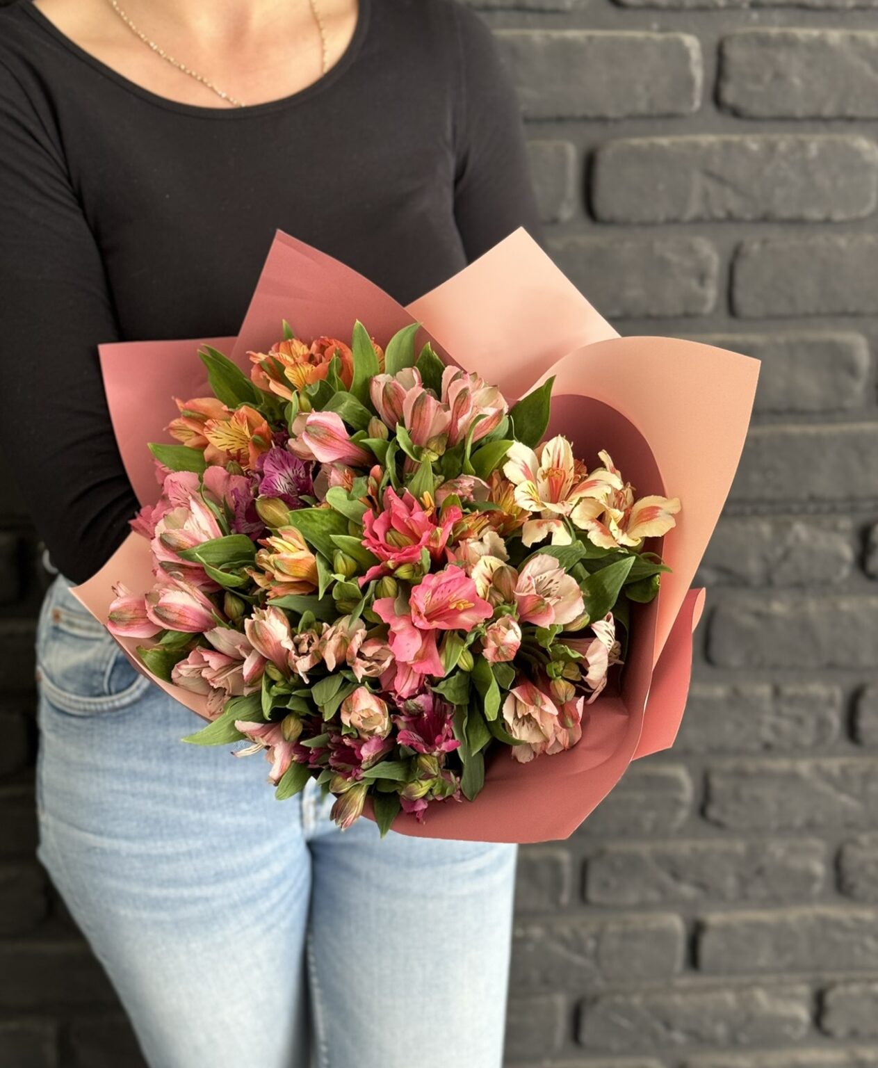 Buchet multicolor cu alstroemeria — imaginea 2