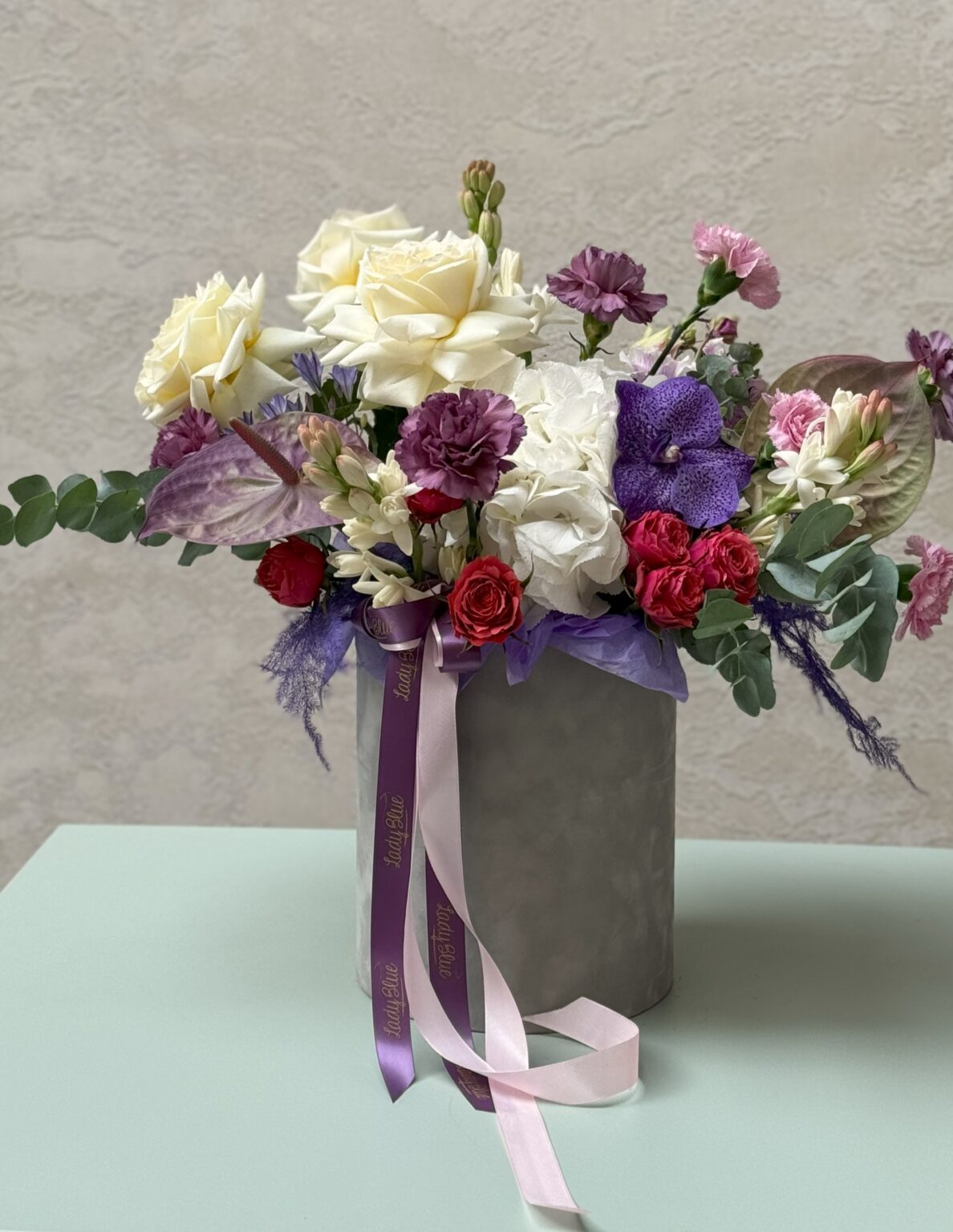Aranjament cu Vibe Exotic – Mix floral