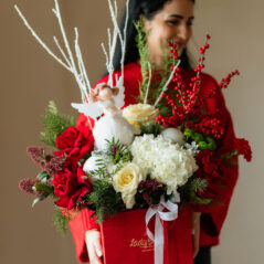 Aranjament floral Rosu de Craciun