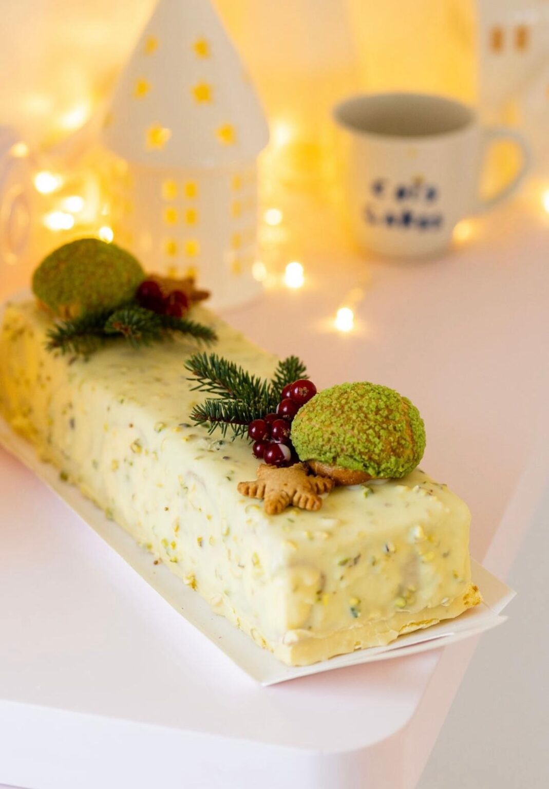Ruladă profiterol cu fistic