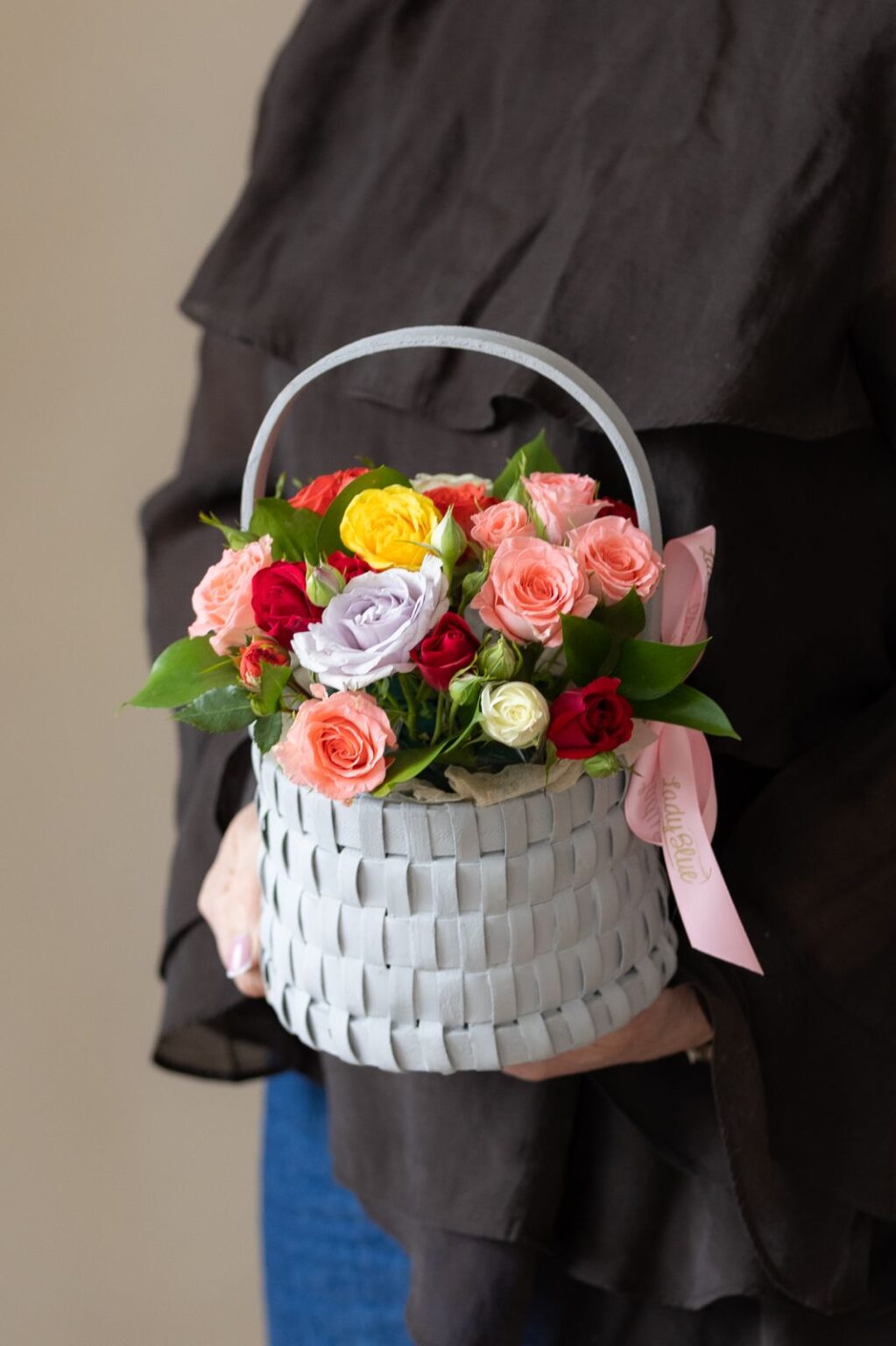 Cos cu minirose multicolore