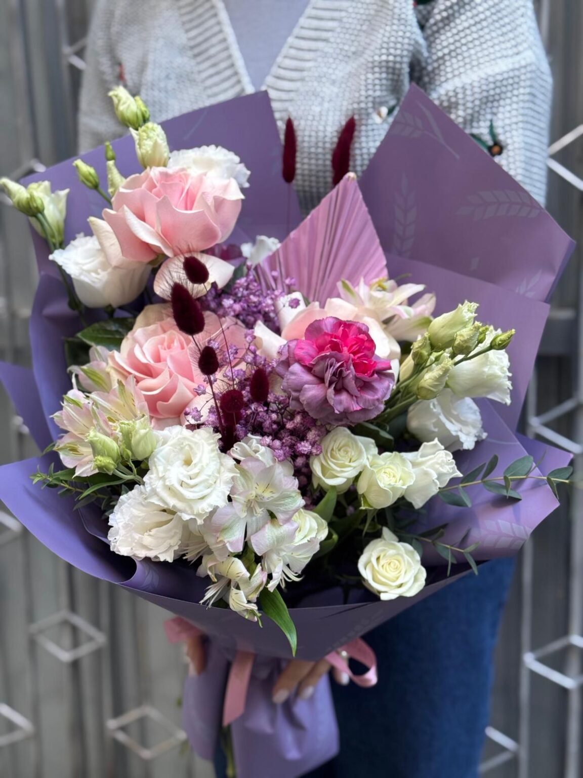Buchet de Trandafiri, Eustoma si Flori Asortate