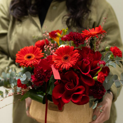 Cos cu flori Armonie în rosu